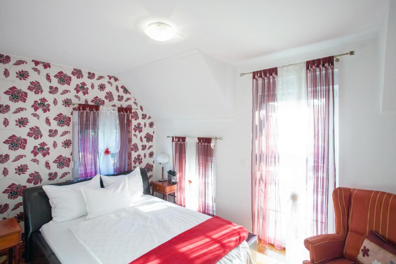 Vila Rosa Vukovar Bed & Breakfast Exterior foto