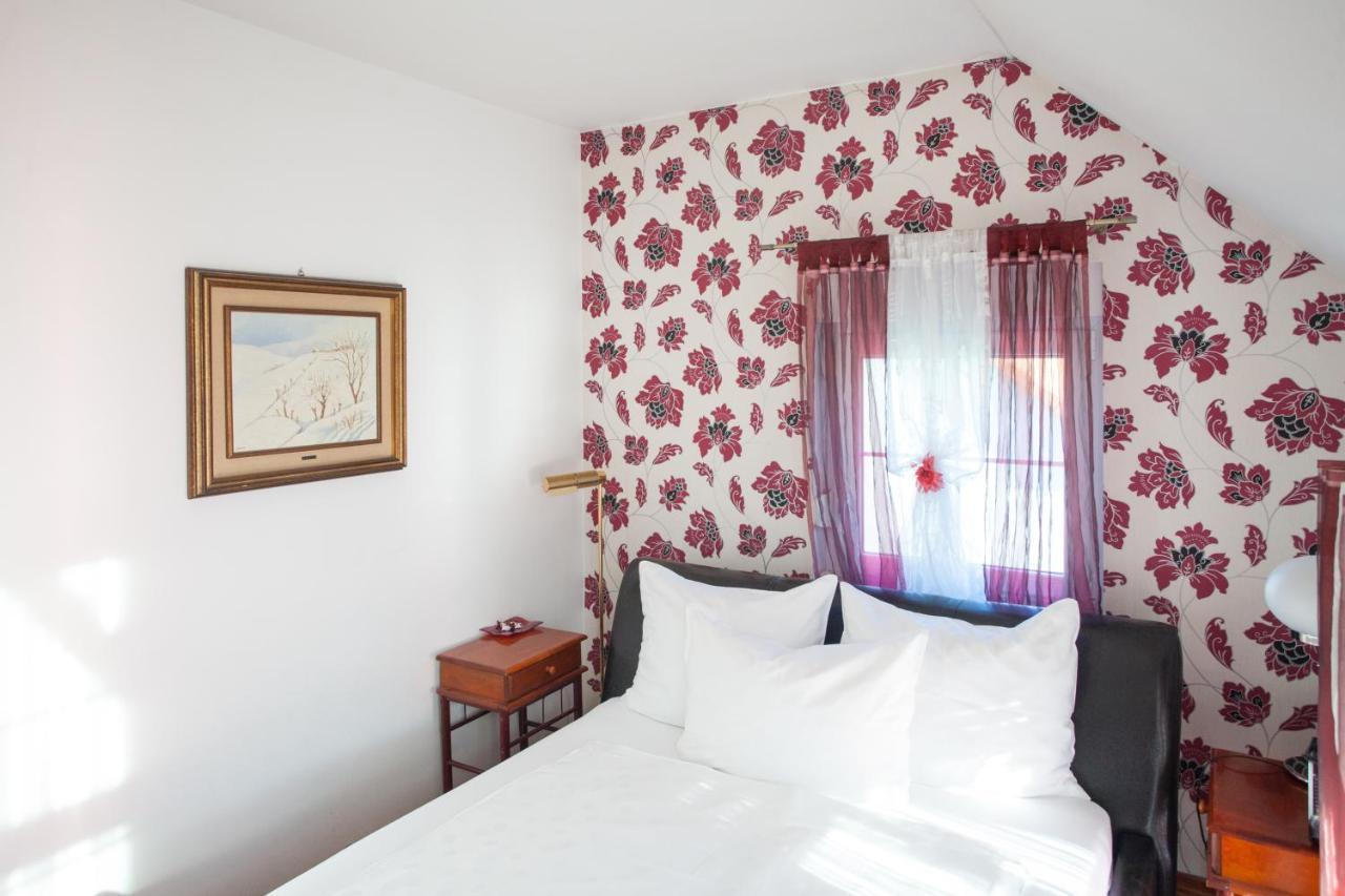 Vila Rosa Vukovar Bed & Breakfast Exterior foto