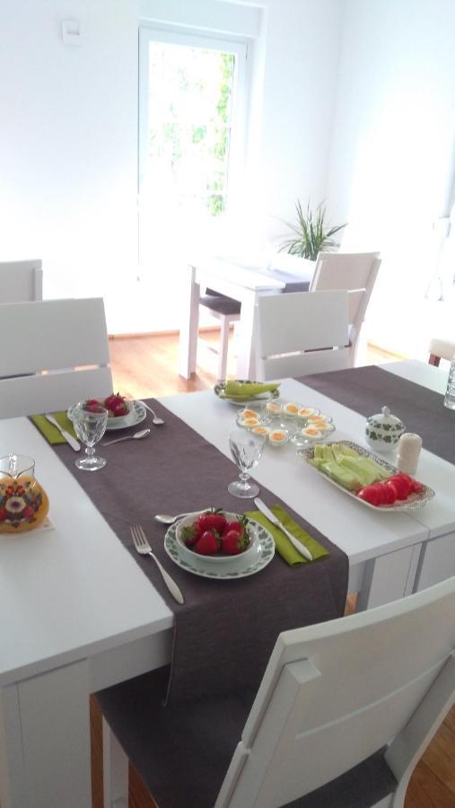 Vila Rosa Vukovar Bed & Breakfast Exterior foto